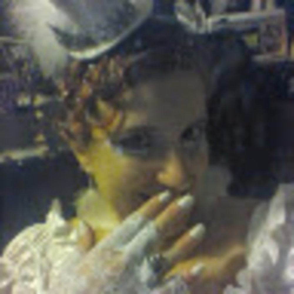 Meet your Posher, Holly